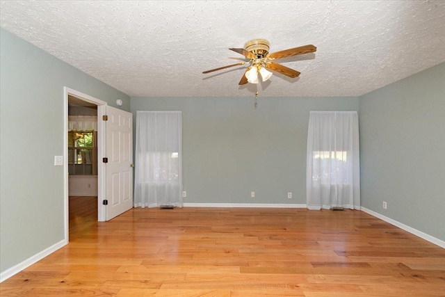 unfurnished room featuring light wood-style flooring, a textured ceiling, and ceiling fan