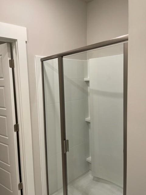 341 Casper Dr, Spring Hill, TN 37174 - full bathroom featuring a shower stall