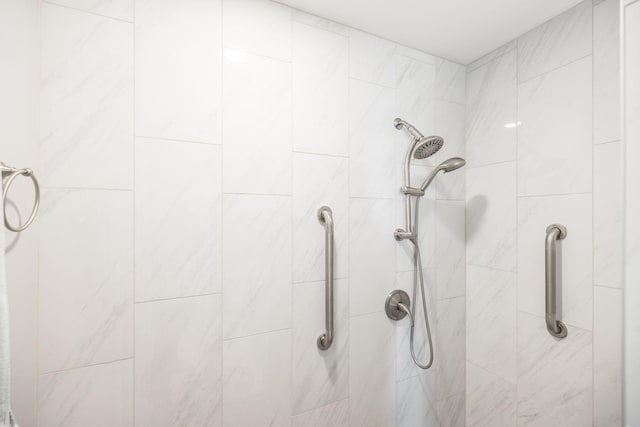 2403 English Hill Dr, Murfreesboro, TN 37130 - full bath featuring a stall shower