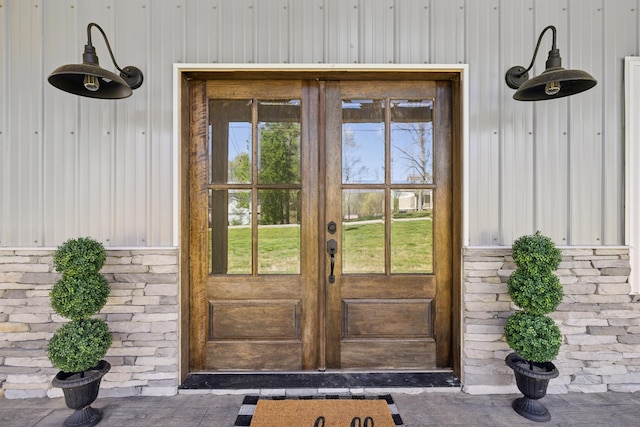 208 Lakeview Dr, Hohenwald, TN 38462 - view of exterior entry featuring french doors