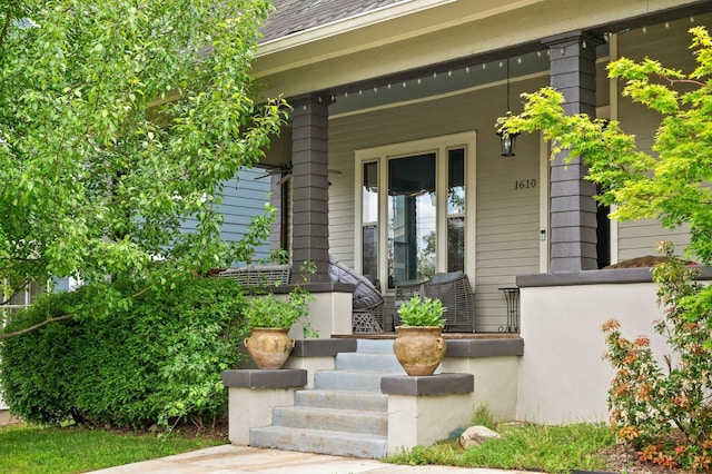 property entrance featuring a porch