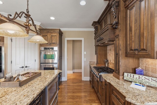 763 Plantation Way, Gallatin, TN 37066 - kitchen featuring tasteful backsplash, crown molding, appliances with stainless steel finishes, and wood finished floors