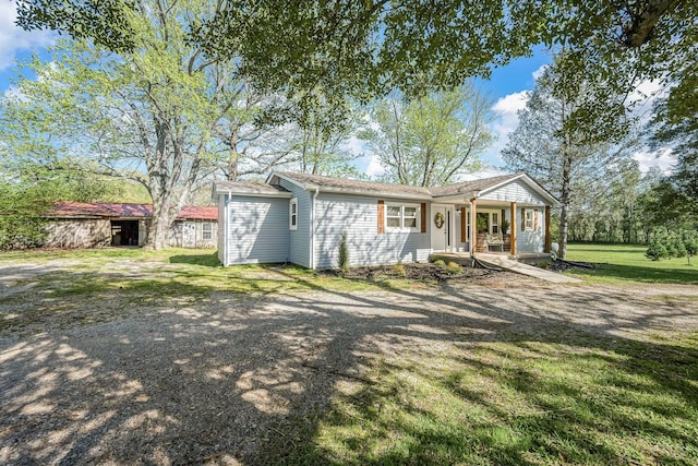 view of front of house with covered porch and a front lawn