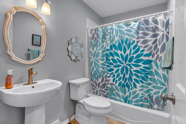 211 Northview Ct, Hendersonville, TN 37075 - bathroom with toilet, a sink, and shower / bath combo