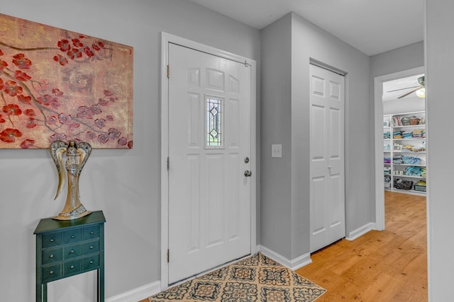 211 Northview Ct, Hendersonville, TN 37075 - entrance foyer with light wood-style flooring, baseboards, and a ceiling fan