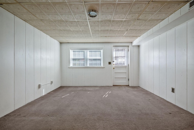 empty room with visible vents, carpet, and an ornate ceiling