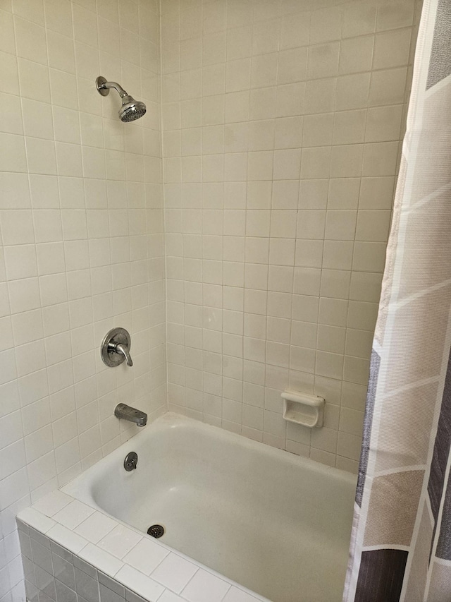 5006 Brookside Dr, Columbia, TN 38401 - bathroom featuring shower / tub combo with curtain
