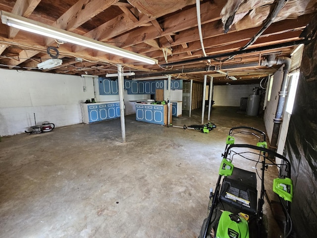 5006 Brookside Dr, Columbia, TN 38401 - unfinished basement featuring water heater and concrete block wall