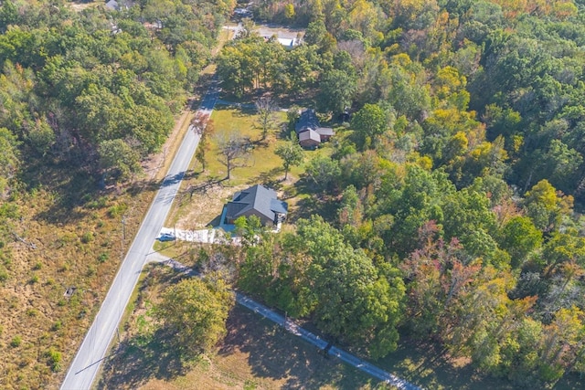 bird's eye view with a view of trees