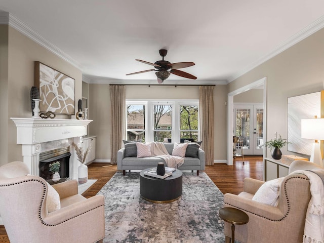 living room featuring crown molding, wood finished floors, and ceiling fan
