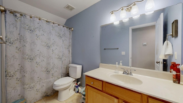full bathroom featuring tile patterned floors, a shower with curtain, toilet, visible vents, and vanity