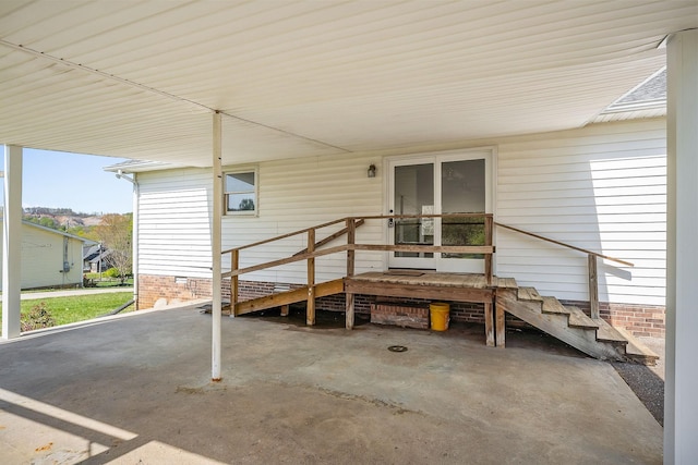 property entrance featuring crawl space and a patio