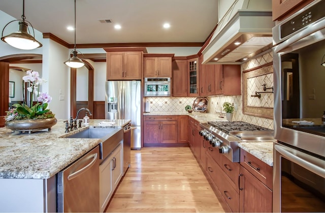 1824 Stryker Pl, Brentwood, TN 37027 - kitchen with visible vents, appliances with stainless steel finishes, arched walkways, a sink, and glass insert cabinets