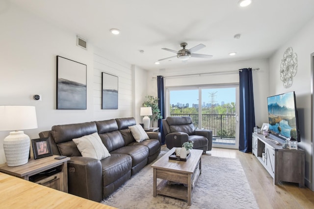 living area featuring visible vents, light wood-style flooring, recessed lighting, and ceiling fan