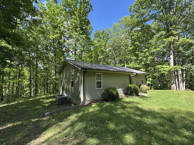 283 Dyestone Springs Rd, Hohenwald, TN 38462 - view of side of home featuring a yard, crawl space, and central AC