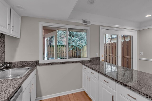 5025 Hillsboro Pike Unit 22D, Nashville, TN 37215 - kitchen featuring visible vents, dishwasher, a sink, light wood finished floors, and white cabinetry