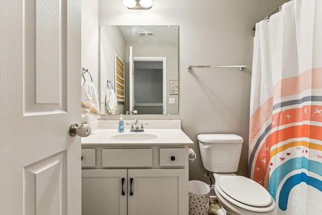 full bath with toilet, vanity, a shower with shower curtain, and visible vents