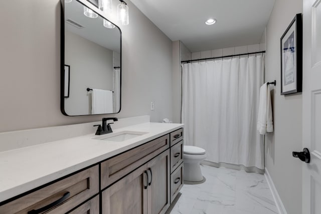 405 Sheas Way, Clarksville, TN 37043 - full bath featuring marble finish flooring, vanity, toilet, a shower with curtain, and recessed lighting