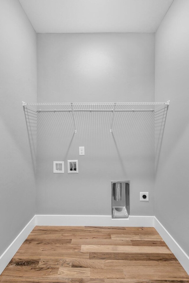 1617 Adams St, Chattanooga, TN 37408 - clothes washing area with baseboards, electric dryer hookup, hookup for a washing machine, and laundry area
