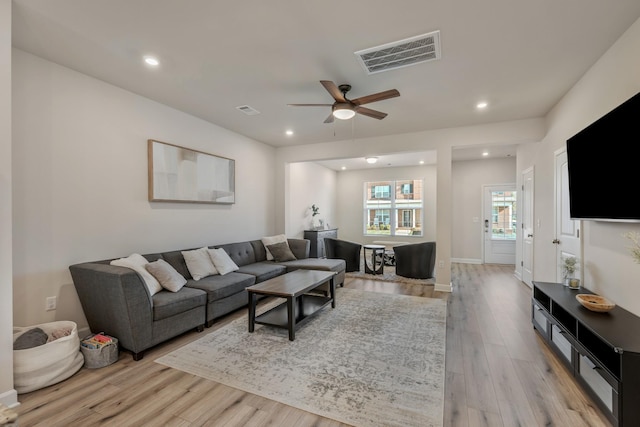 162 Jackson Alan Dr, Murfreesboro, TN 37130 - living area featuring light wood-type flooring, ceiling fan, and recessed lighting
