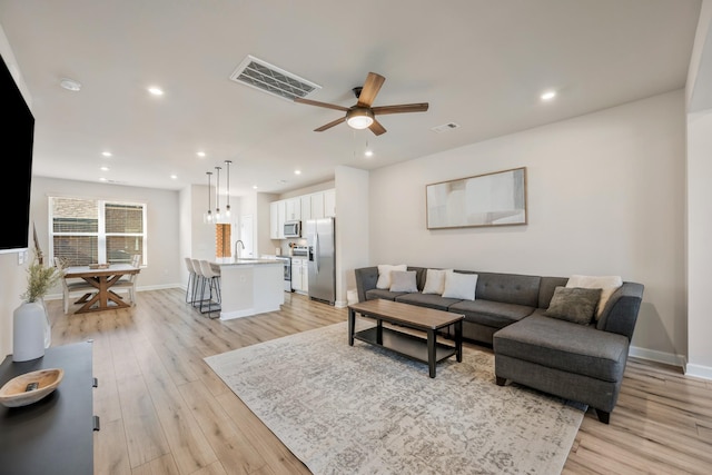 162 Jackson Alan Dr, Murfreesboro, TN 37130 - living area featuring ceiling fan, light wood-type flooring, and recessed lighting
