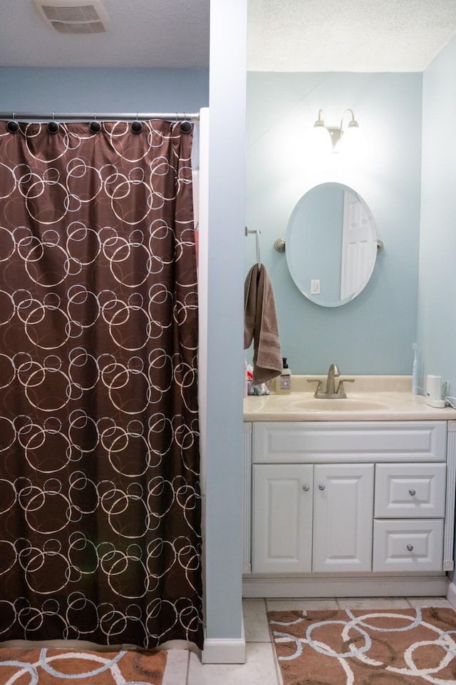 full bathroom featuring vanity, visible vents, and curtained shower