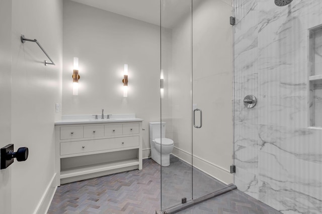 128 Alton Rd, Nashville, TN 37205 - bathroom with a marble finish shower, baseboards, vanity, and toilet