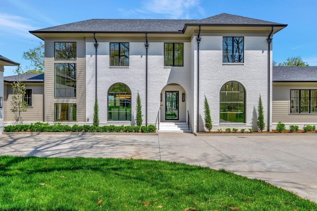 128 Alton Rd, Nashville, TN 37205 - view of front of property with a shingled roof and a front lawn