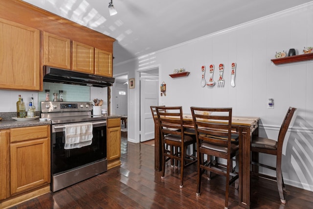 kitchen with crown molding, stainless steel range with electric cooktop, under cabinet range hood, dark countertops, and dark wood-style floors