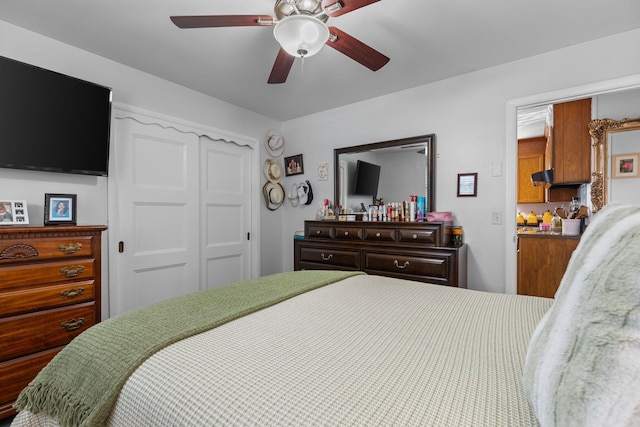 bedroom featuring a closet and ceiling fan
