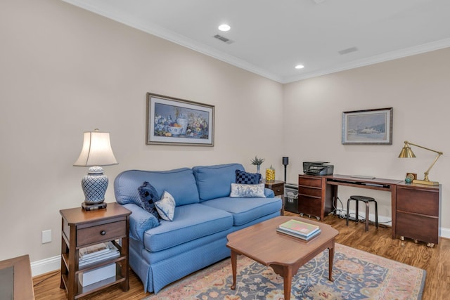 living area featuring crown molding, wood finished floors, baseboards, and recessed lighting
