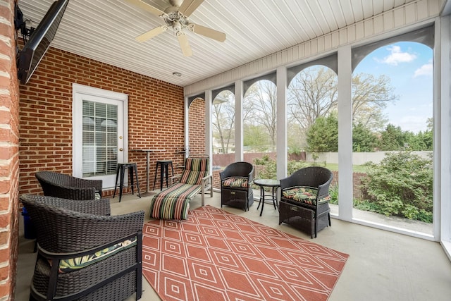 sunroom / solarium with outdoor lounge area and a ceiling fan