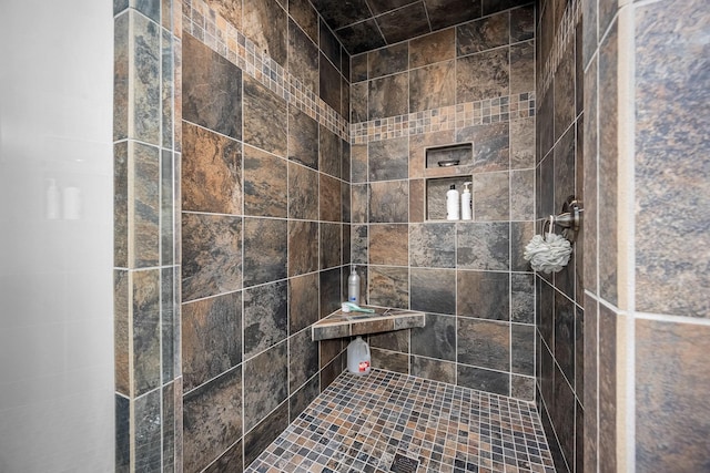 bathroom featuring a tile shower