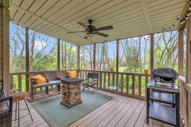 sunroom featuring a ceiling fan