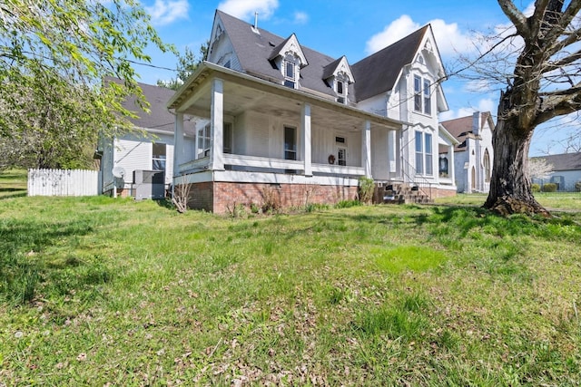 201 Knob Creek Rd, Wartrace, TN 37183 - view of front facade featuring covered porch and fence