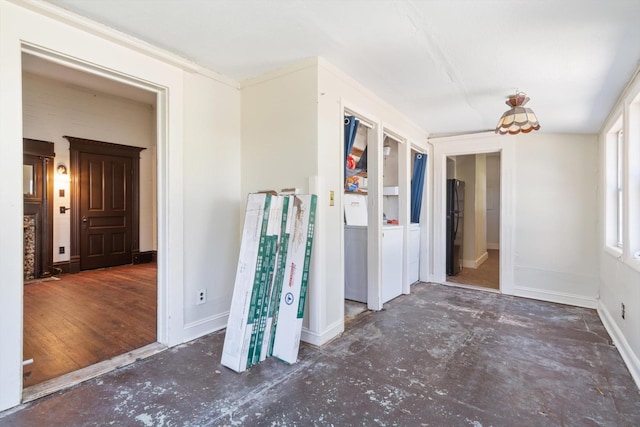 201 Knob Creek Rd, Wartrace, TN 37183 - unfurnished room featuring baseboards, washer / clothes dryer, and concrete flooring