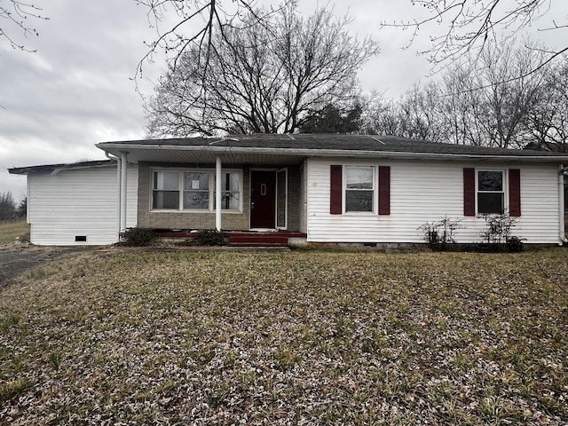 view of front of house featuring a porch and crawl space