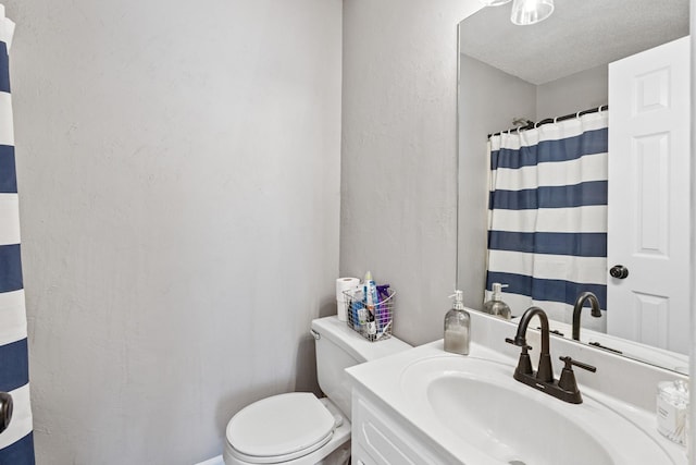238 Kathleen Ct, Clarksville, TN 37043 - full bathroom with a textured wall, curtained shower, vanity, and toilet