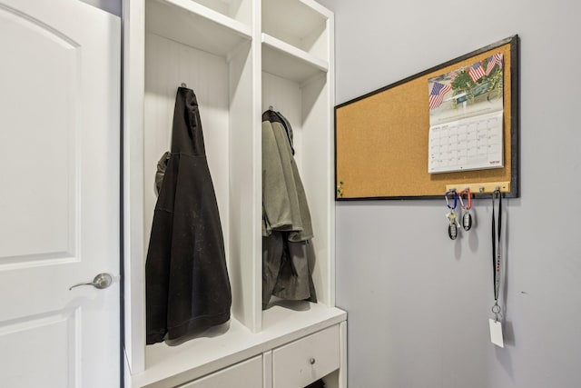 1702 Stoney Hill Ln, Spring Hill, TN 37174 - view of mudroom