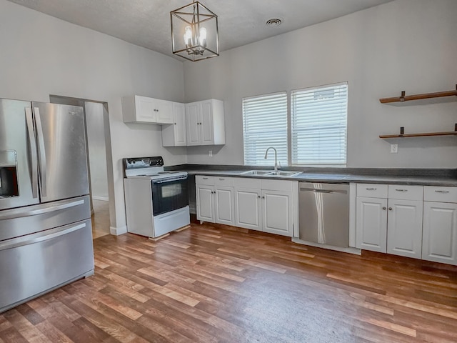 503 E Market St, Lebanon, TN 37087 - kitchen featuring visible vents, a sink, appliances with stainless steel finishes, dark countertops, and wood finished floors