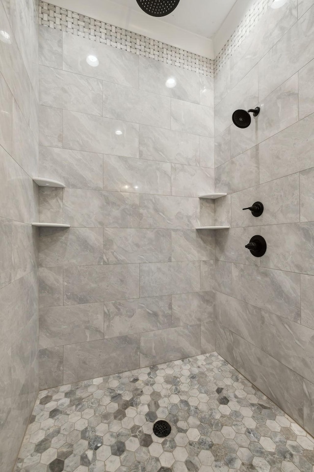 10015 Charleston Dr, Lyles, TN 37098 - full bathroom featuring tiled shower