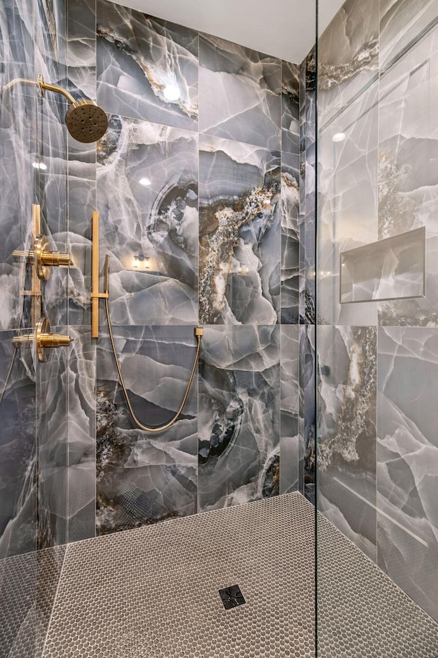 3207B Long Blvd, Nashville, TN 37203 - bathroom with walk in shower