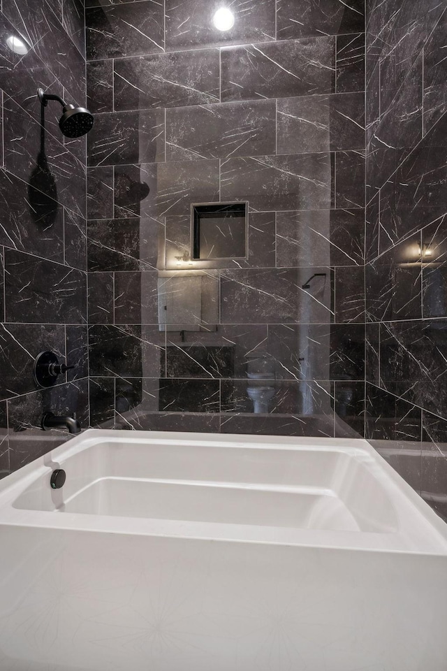3207B Long Blvd, Nashville, TN 37203 - full bath with shower / bath combination