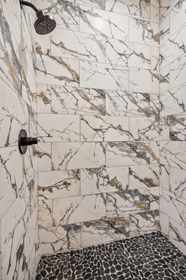 3207B Long Blvd, Nashville, TN 37203 - full bathroom with a tile shower