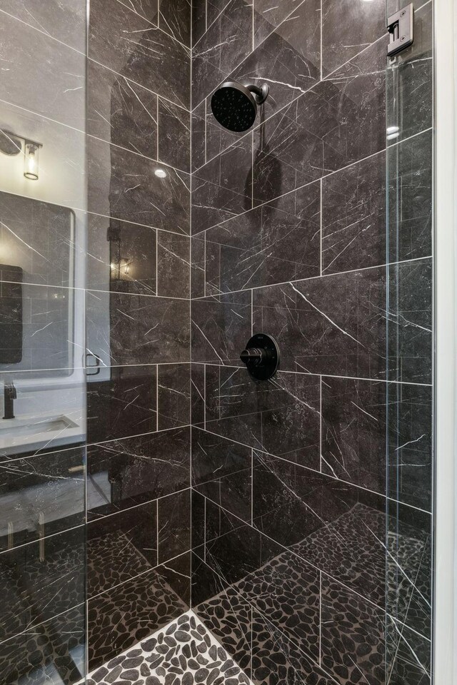 3207A Long Blvd, Nashville, TN 37203 - bathroom with a tile shower