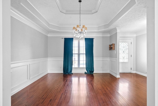 580 Mountain View Dr, Clarksville, TN 37043 - spare room with a tray ceiling, hardwood / wood-style floors, a chandelier, and a textured ceiling