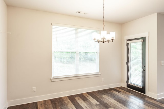 224 Griffin Ln, Gallatin, TN 37066 - spare room featuring dark wood-type flooring, visible vents, baseboards, and a notable chandelier