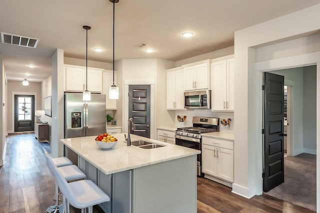224 Griffin Ln, Gallatin, TN 37066 - kitchen featuring visible vents, dark wood-style flooring, a sink, stainless steel appliances, and backsplash