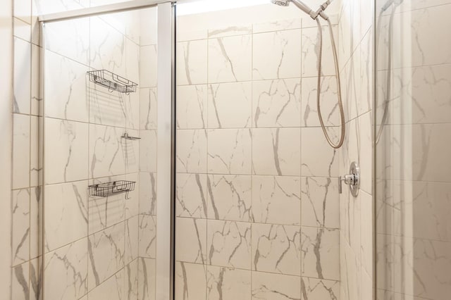 224 Griffin Ln, Gallatin, TN 37066 - bathroom featuring a shower stall