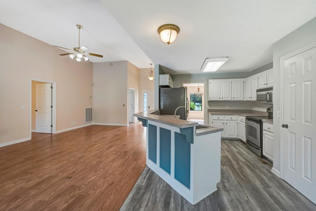 308 Wareham Ct, Antioch, TN 37013 - kitchen with a breakfast bar, dark wood-style floors, visible vents, appliances with stainless steel finishes, and a sink